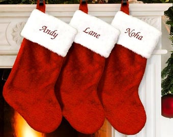 Medias navideñas de felpa roja personalizadas con nombre bordado - Medias familiares personalizadas - Regalo de recuerdo navideño